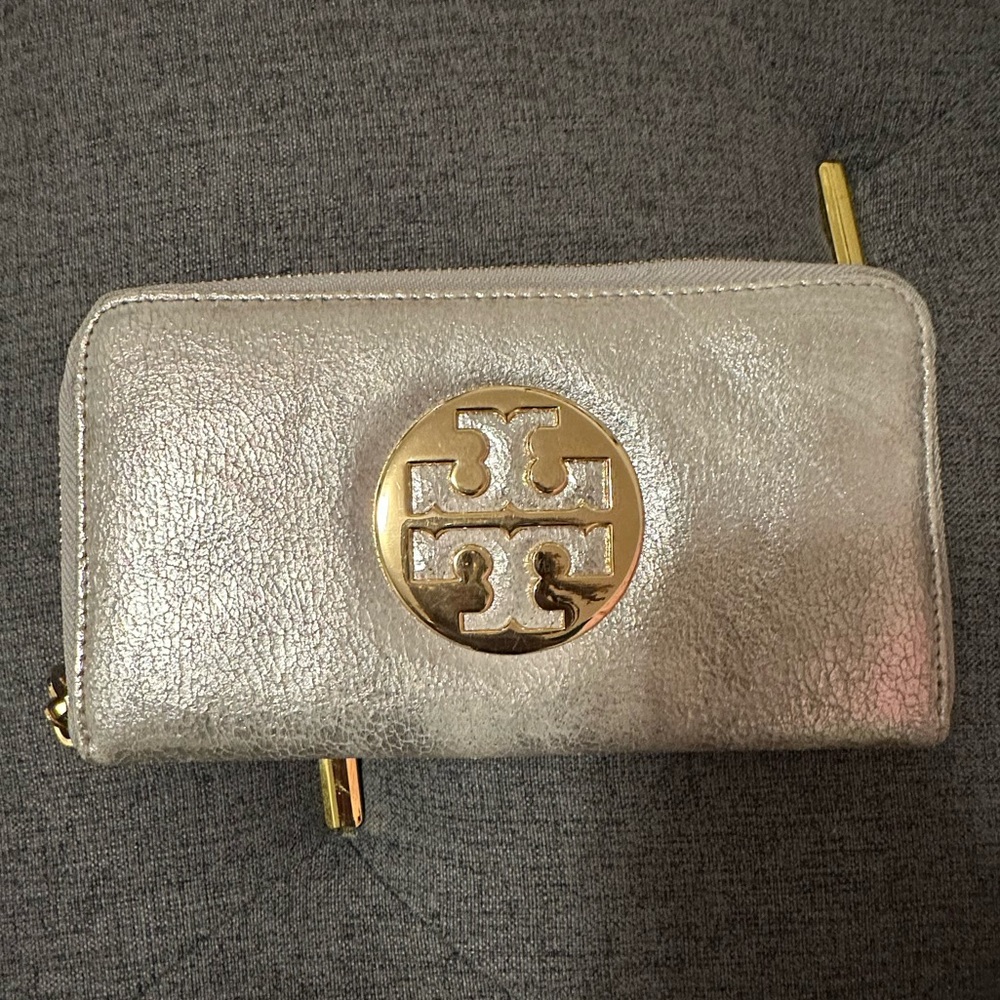 Silver Tory Burch wallet